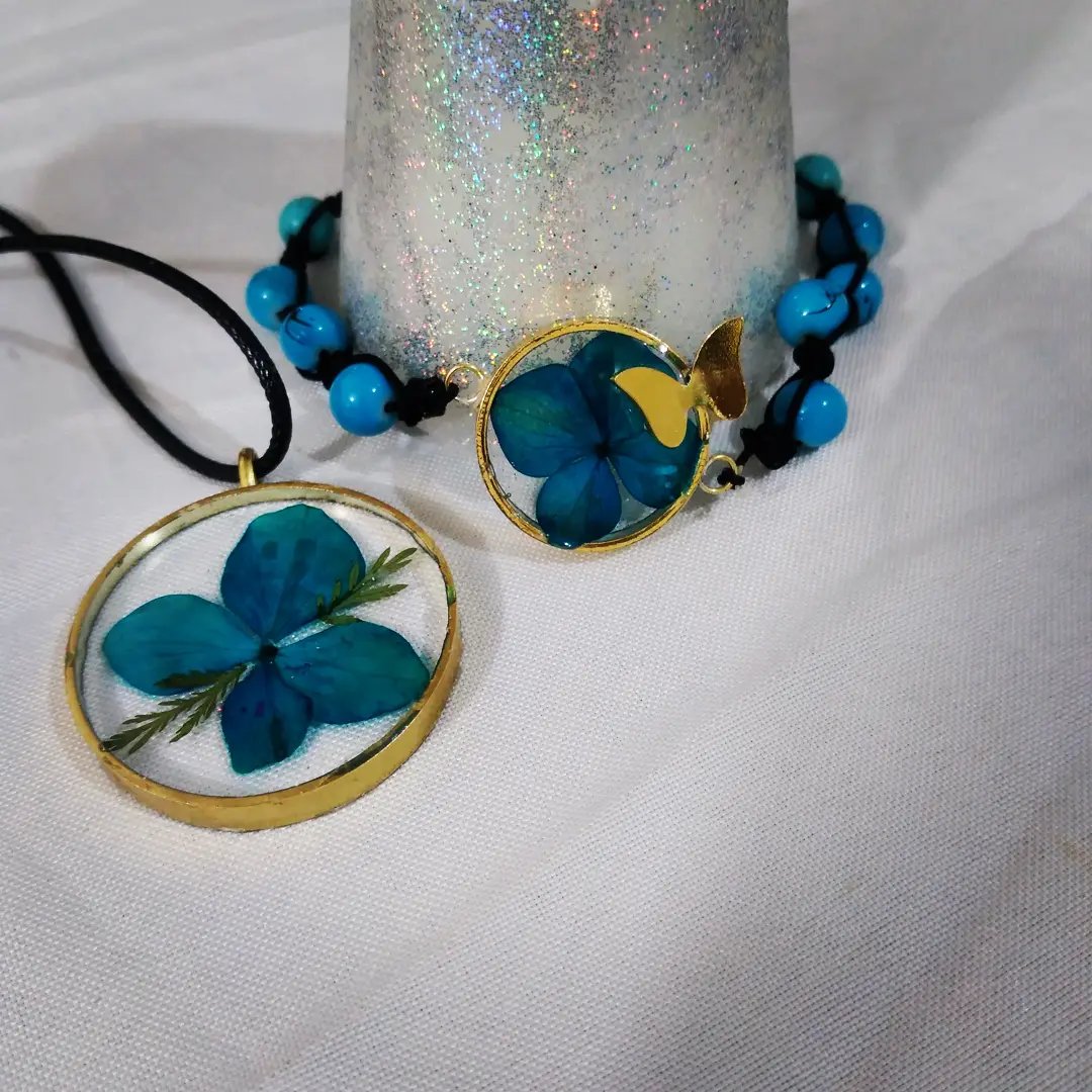 گردنبندگل وپروانه