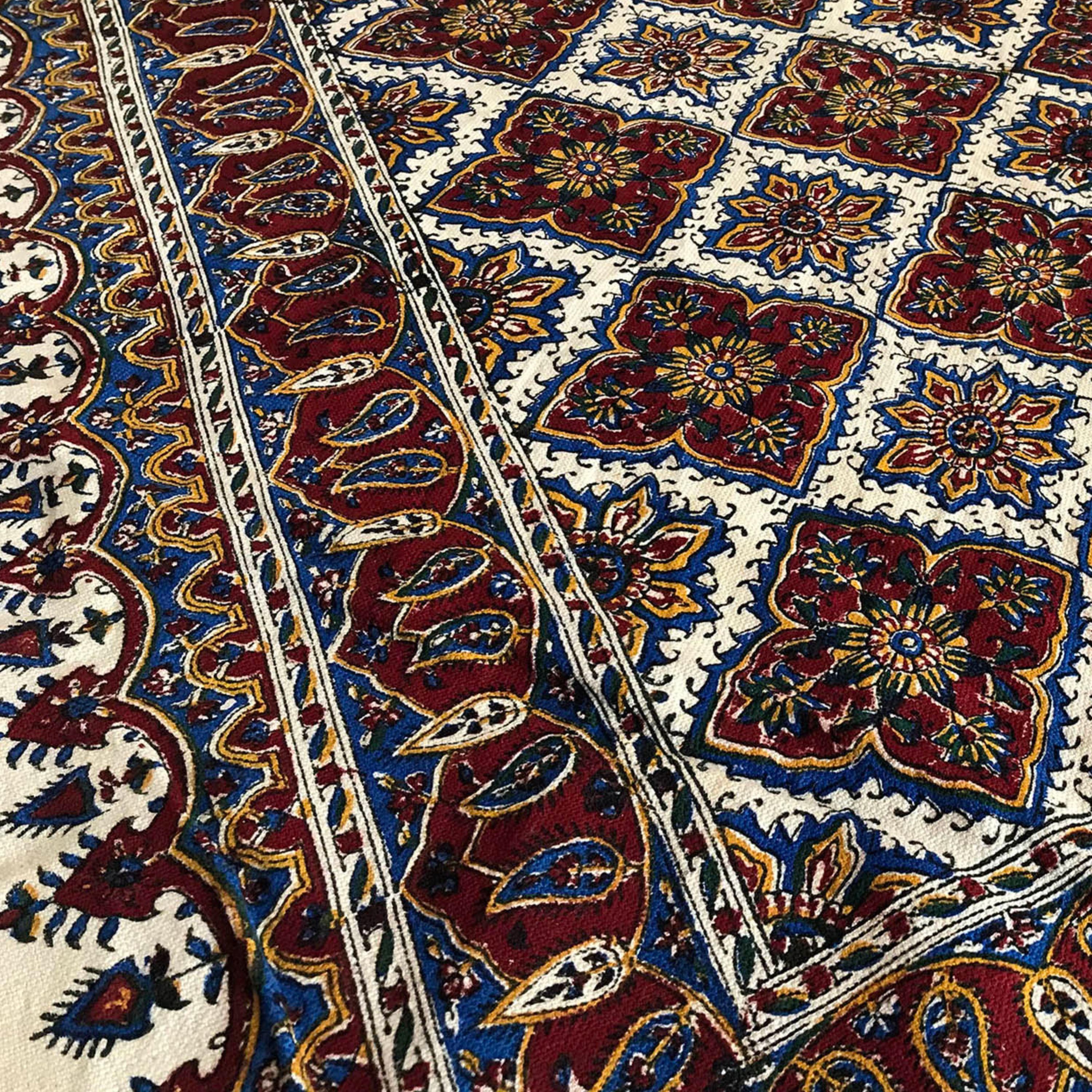 رومیزی یا سفره قلمکار اعلا طرح خشتی