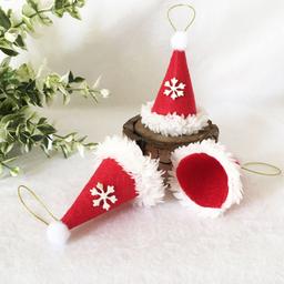 آویز درخت کریسمس مدل کلاه بابانوئل نمدی رنگ قرمز بسته 8 عددی