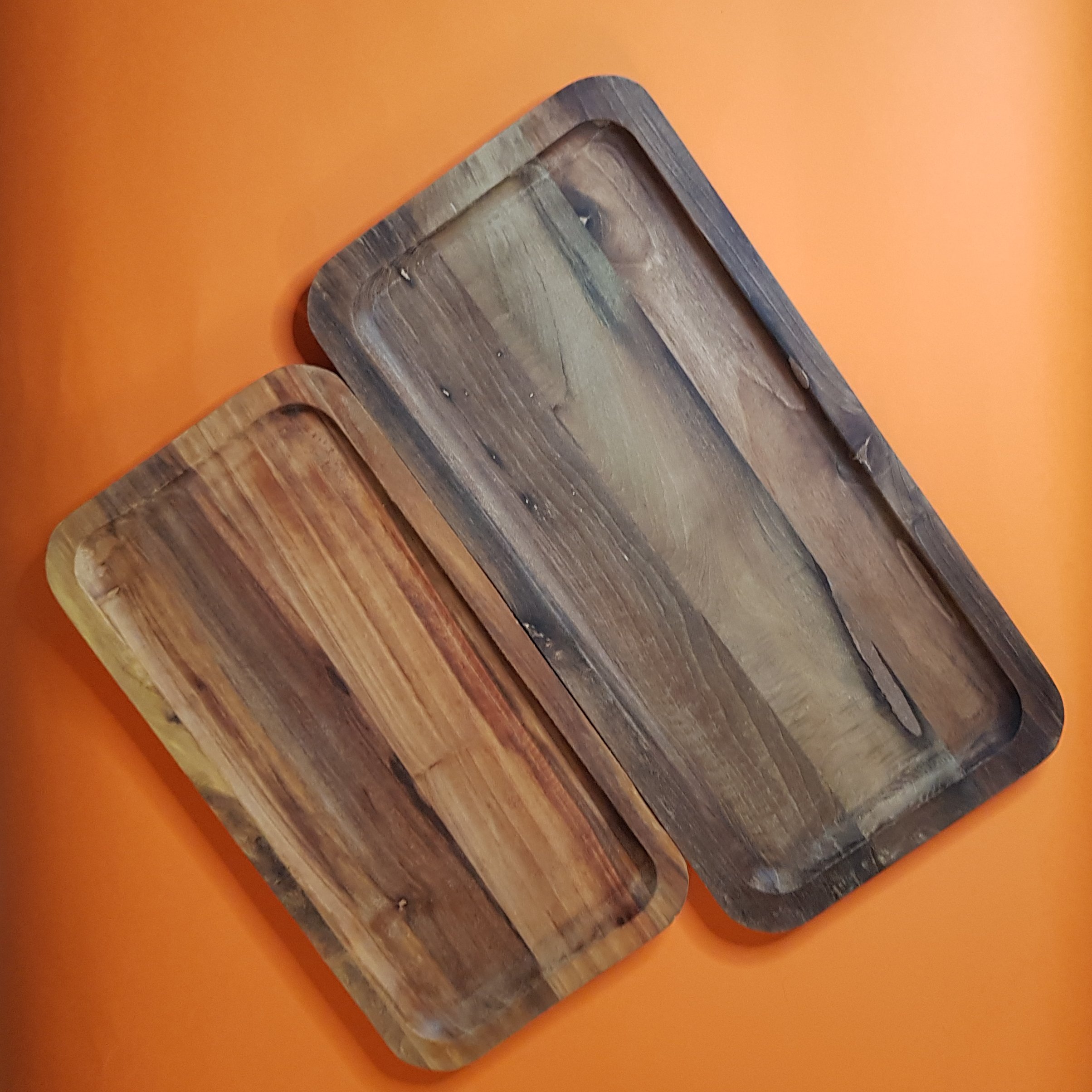 سینی چوبی سایز 30 سانتی متری سایز کوچک موجود در تصویر