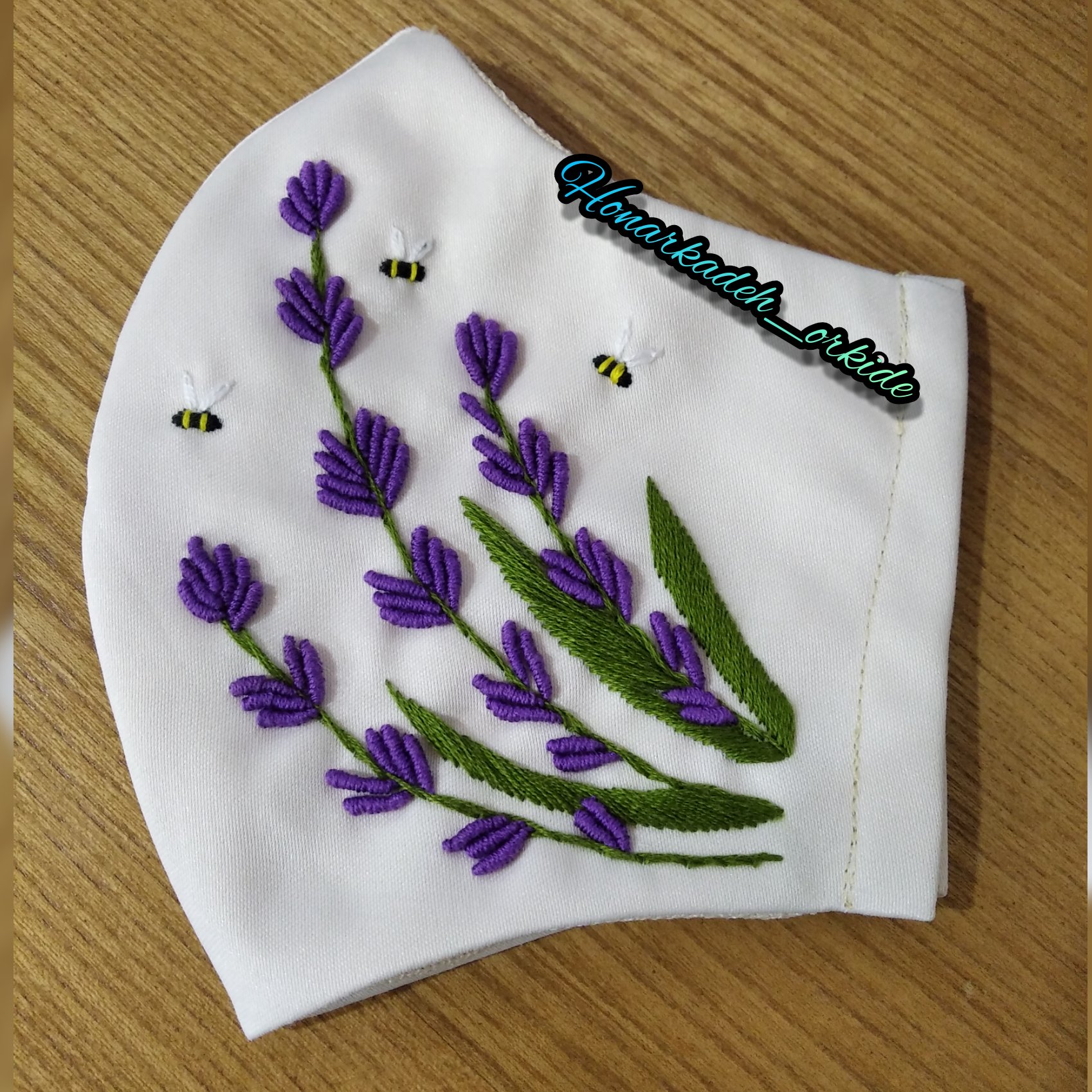 ماسک پارچه ای گلدوزی شده
