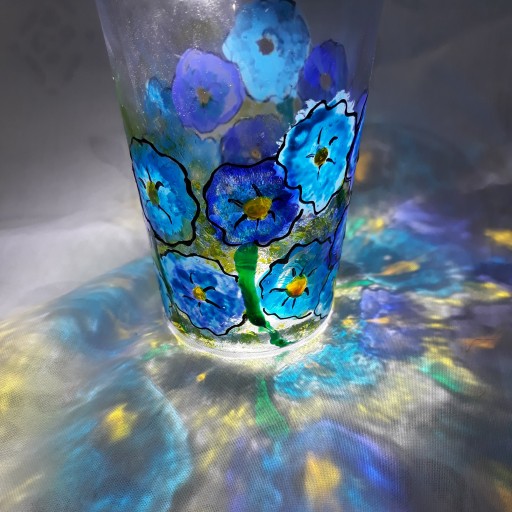 لیوان گل آبی