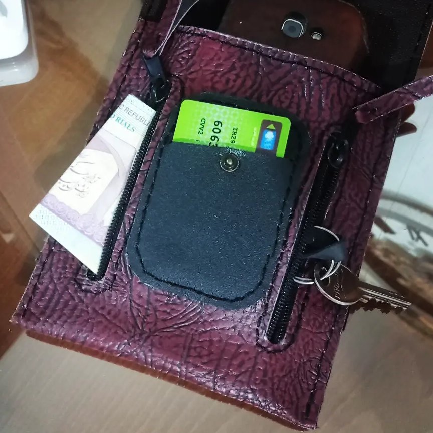 کیف دست دوز  پیاده روی بسیار  سبک ولی جا دار جنس چرم مصنوعی