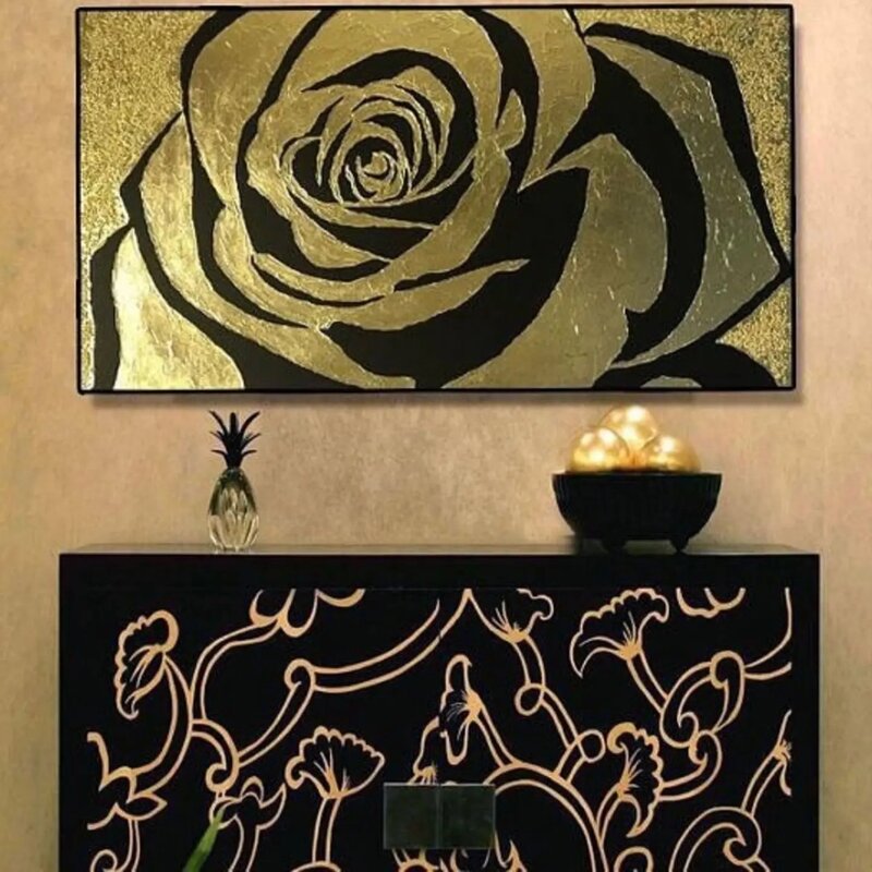 تابلو دست سازطرح گل رز  کارشده با ورق طلا ابعاد  همراه باقاب