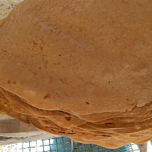 نان پر سبوس دار فراسودمند تهیه شده از آرد کامل محلی در بسته های 15 عددی