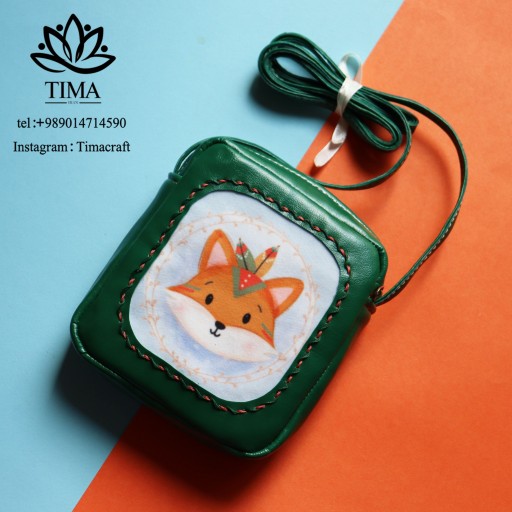کیف کوچک دوشی طرح روباه سرخ پوست برند تیما و قابل سفارش در رنگ های دلخواه