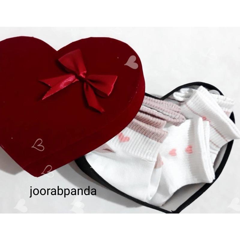 باکس هدیه و کادو شامل 5جفت جوراب طرح قلب و جعبه کادویی زیبا مدل قلب 