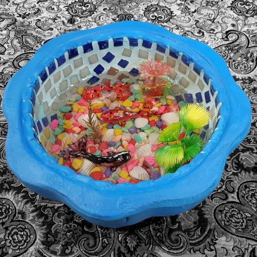 حوضچه ماهی رزینی با ماهی های خمیری و تزئینات زیبا