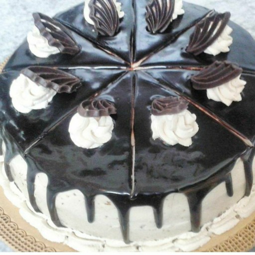 کیک شکلاتی خامه ای