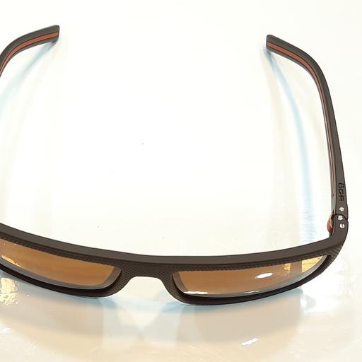 عینک آفتابی  مردانه زنانه اسپرت مناسب آقایان و بانوان عدسی طلق پلاریزد و uy400  کاملن استاند