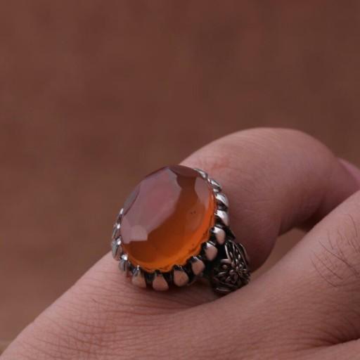 انگشتر عقیق یمنی زعفرانی تراش الماسی اصل ( انگشتر مردانه عقیق )