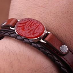 دستبند عقیق سرخ چرم طبیعی نقش یاعلمدار اصل ( دستبند مردانه )