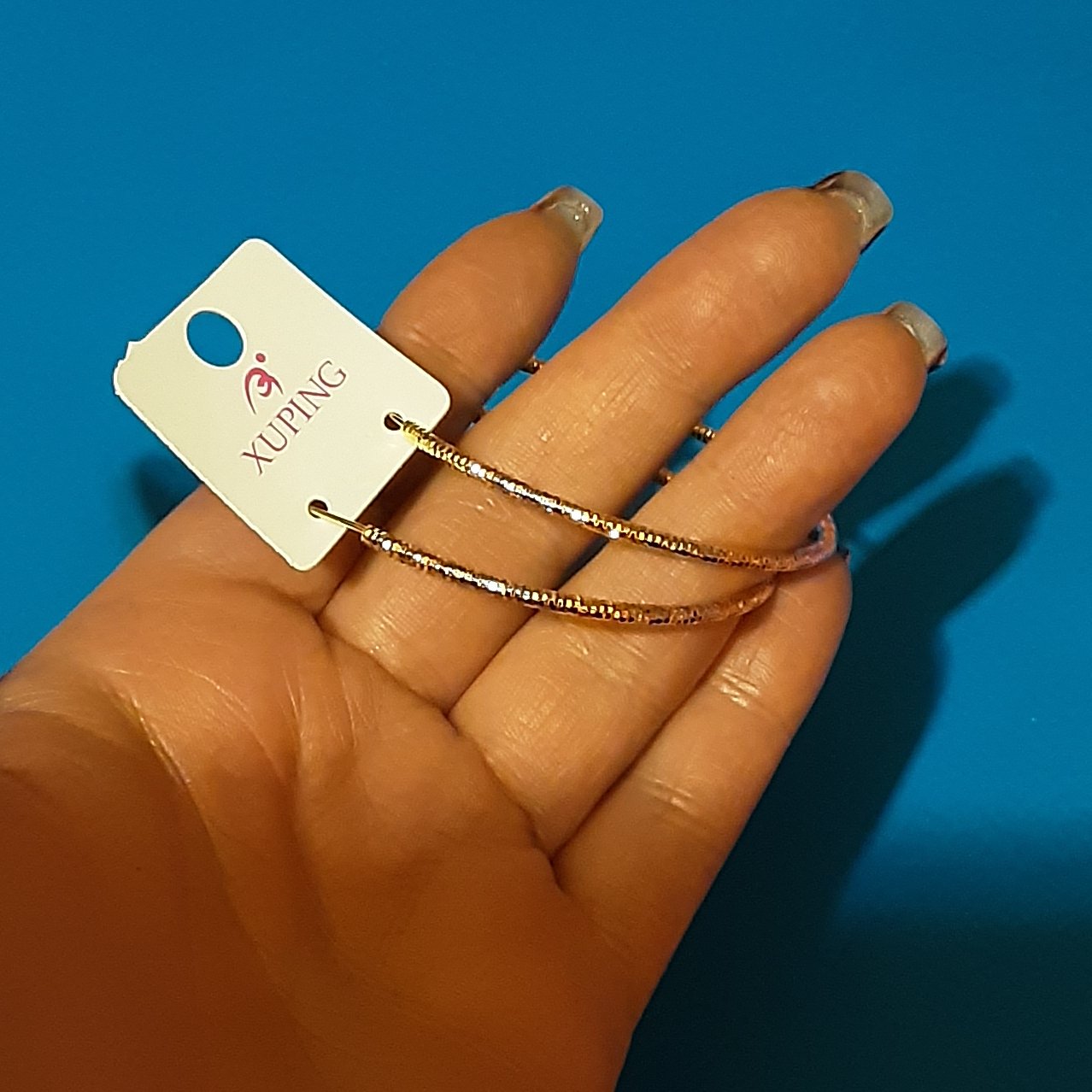گوشواره.برند ژوپینگ .جنس استیل .رنگ طلایی و نقره ای به تناوب کار شده.طرح دایره