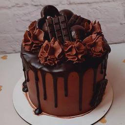 کیک تولد شکلاتی قهوه نسکافه کاکائویی خامه یی