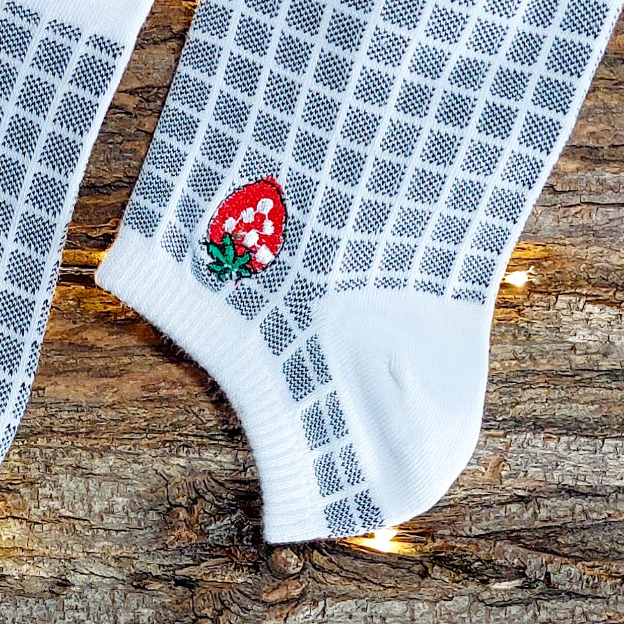 جوراب مچی چارخونه گلدوزی دار مشبکی دخترونه زنونه سایز36 تا41