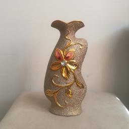 گلدان طلایی