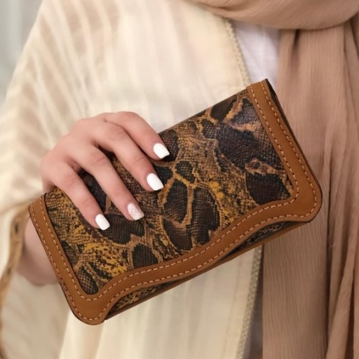 کیف دستی بسیار زیبا و جادار کاملا دست دوز دوخته شده با چرم طبیعی