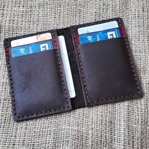 کیف کارت و پول کوچک و سبک چرم بزی قهوه ای زرشکی دستدوز و دستساز