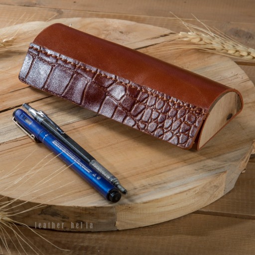 جا مدادی طبله چوبی چرم طبیعی دستدوز نوع گاوی
طبله چوب گردو
مناسب جهت نگهداری مداد و خودکار
دارای پرداخت لبه  
(16*4/5)