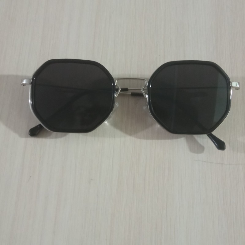 عینک آفتابی مردانه چند ضلعی یووی 400 کد n.mz(رنگ مشکی)