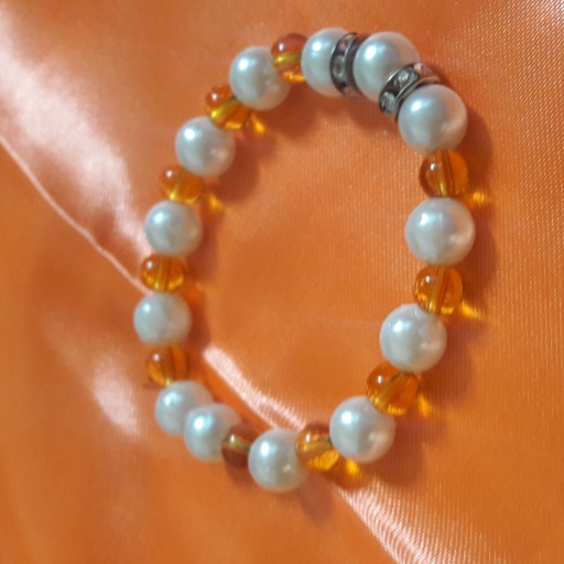 دستبند دست ساز مرواریدی سفید و نارنجی