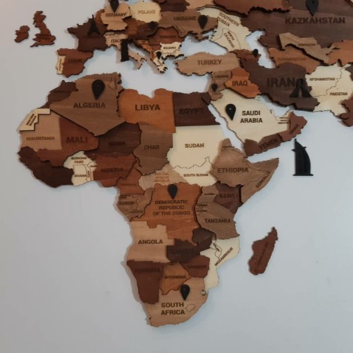 تابلو و استیکر دیواری نقشه جهان پازلی برجسته چوبی با حک مرز و نام کشورها