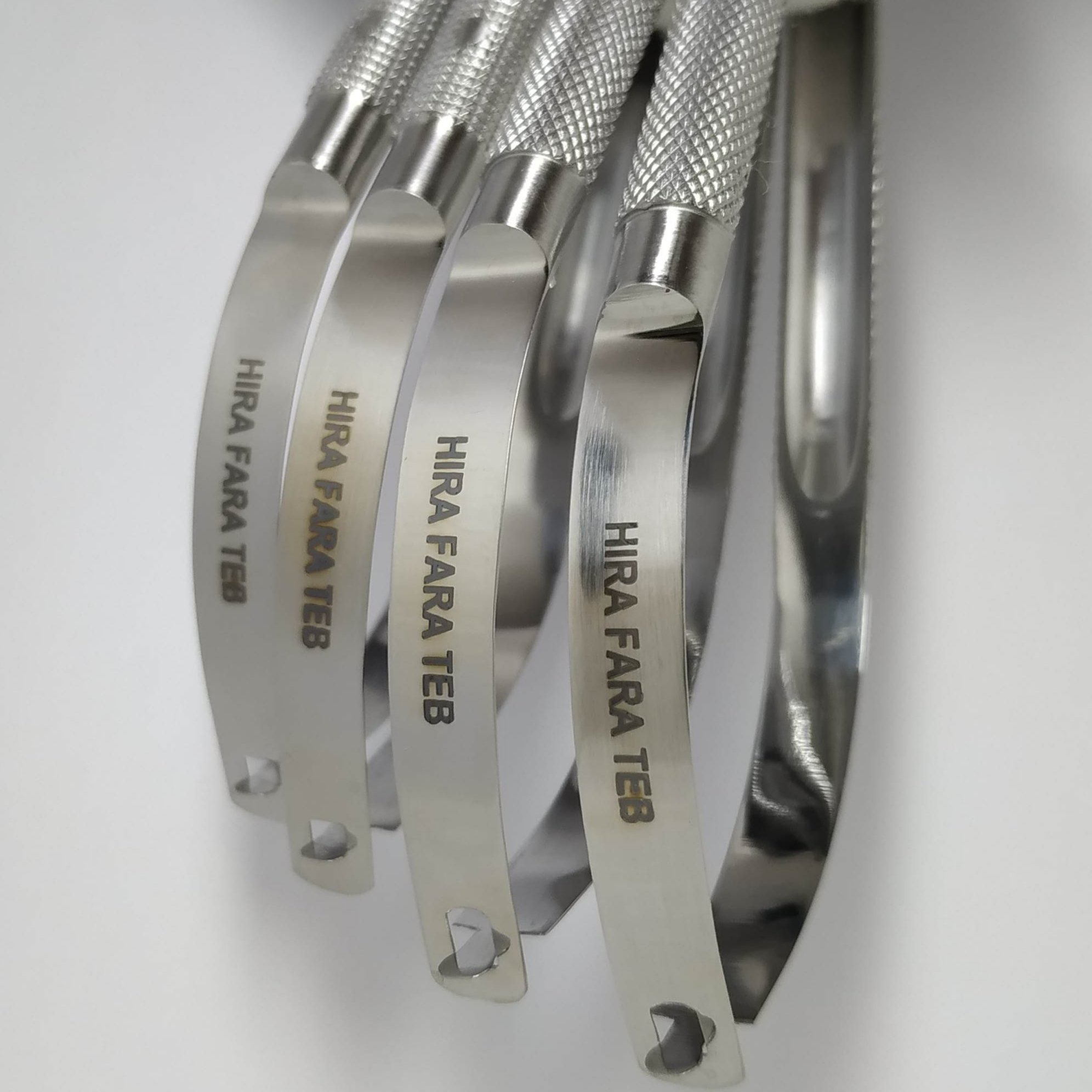 قیچی کاستروویجو هیرا فرا طب مدل مستقیم طلایی Hira Fara Teb straight Castroviejo scissors 
