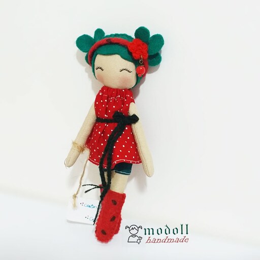 کریسمسی عروسک دختر پارچه ای 20 سانتیمتری مدل کریسمسی دارای بسته بندی باجعبه چوبی کد03