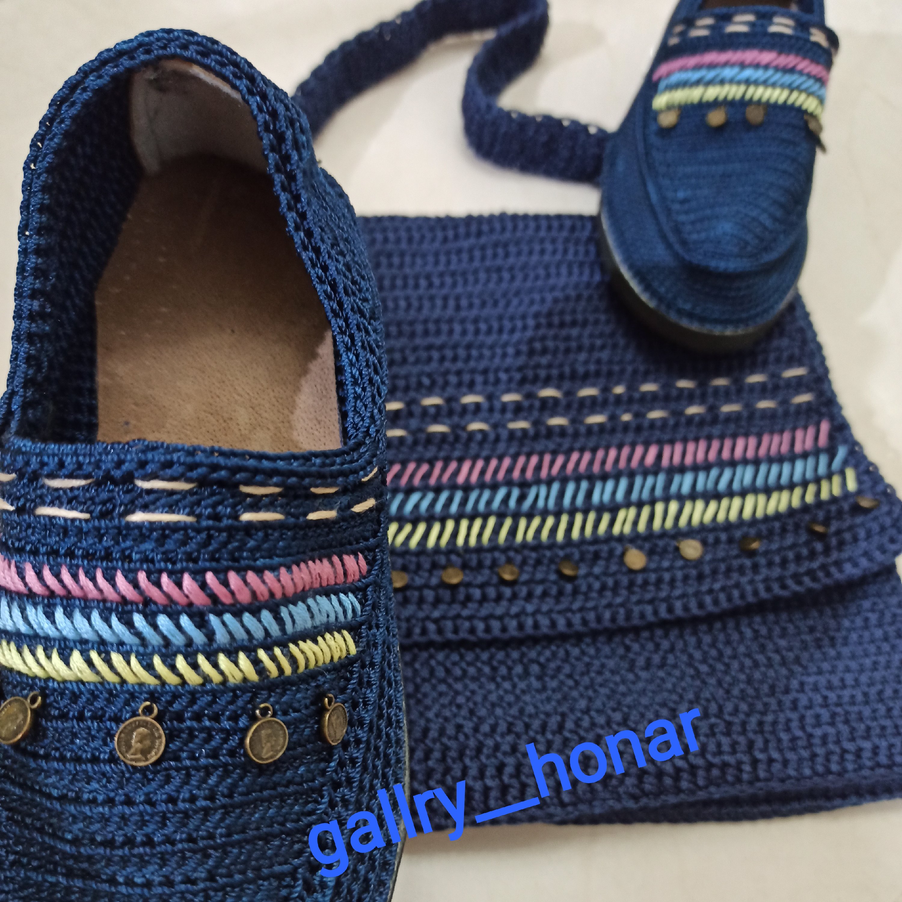 ست کیف و گیوه دخترانه کف تزریقی طرح خط و سکه از سایز 36 تا 43