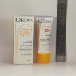 کرم ضد آفتاب رنگی بایودرما مدل Photoderm Spot حجم 30 میلی لیتر