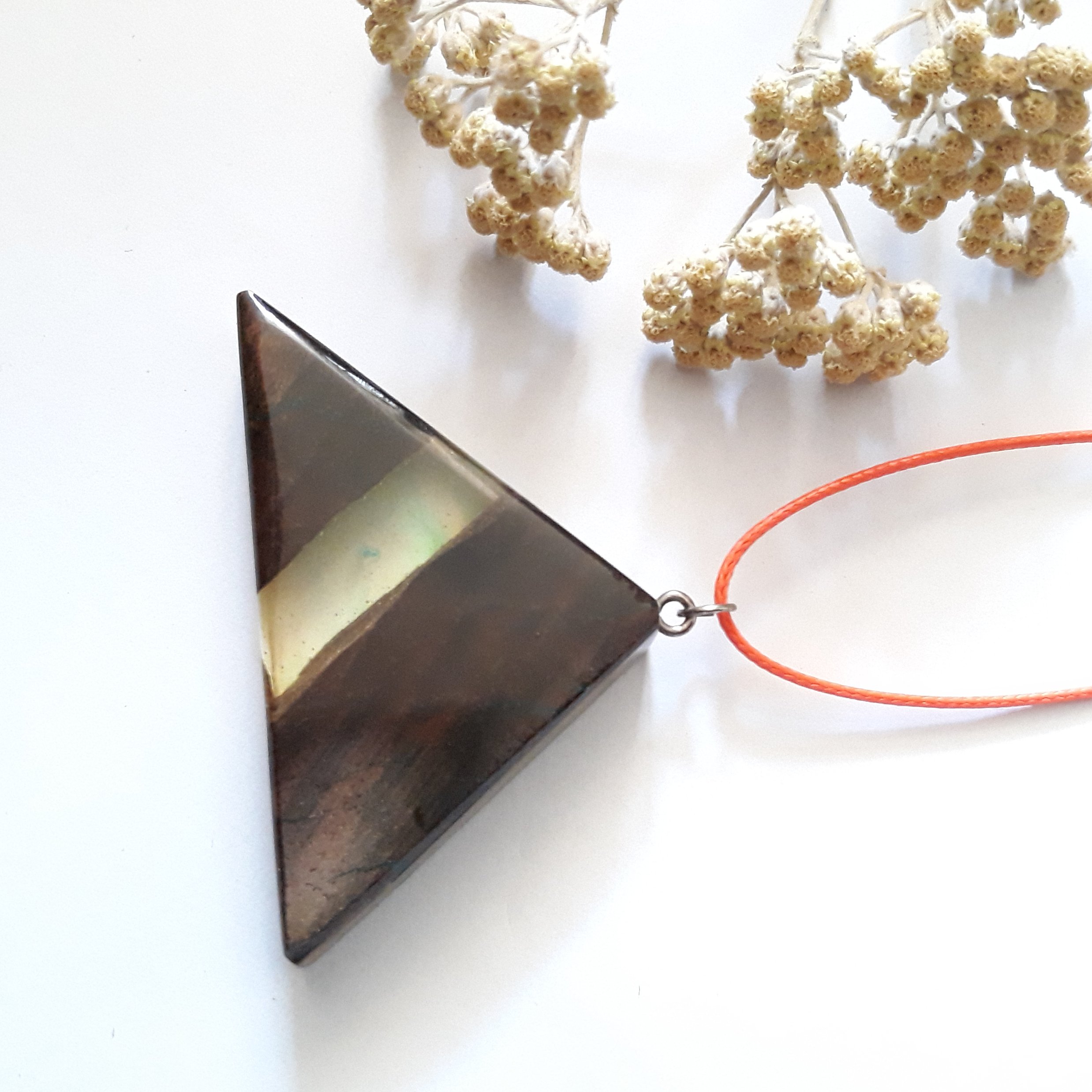 گردنبند رزین و چوب طرح تنگه عبور گردن آویز آویز ماشین دستساز چوبکده بیدسفید