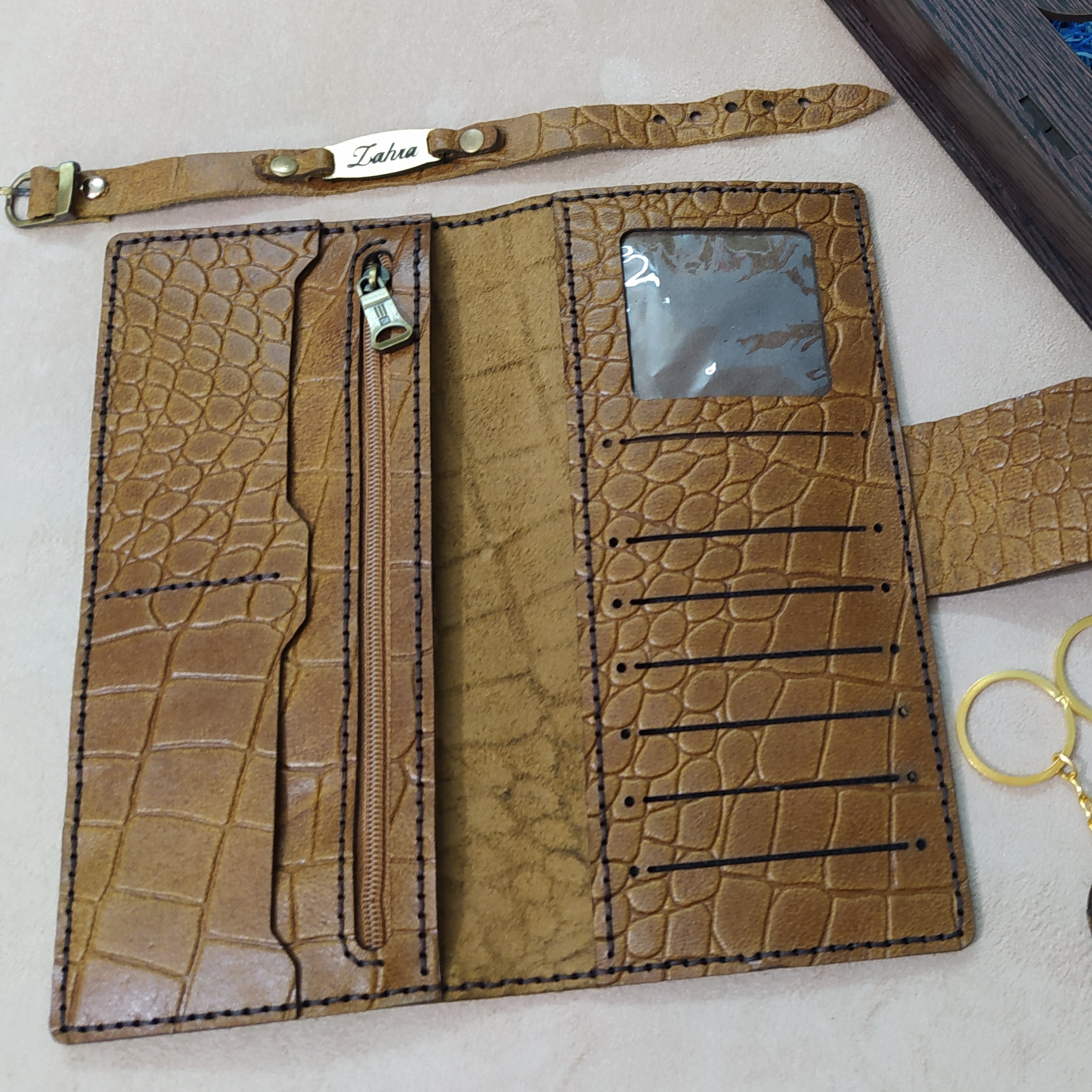 کیف پول دولت چرم طبیعی دستدوز با چرم برجسته طرح دار