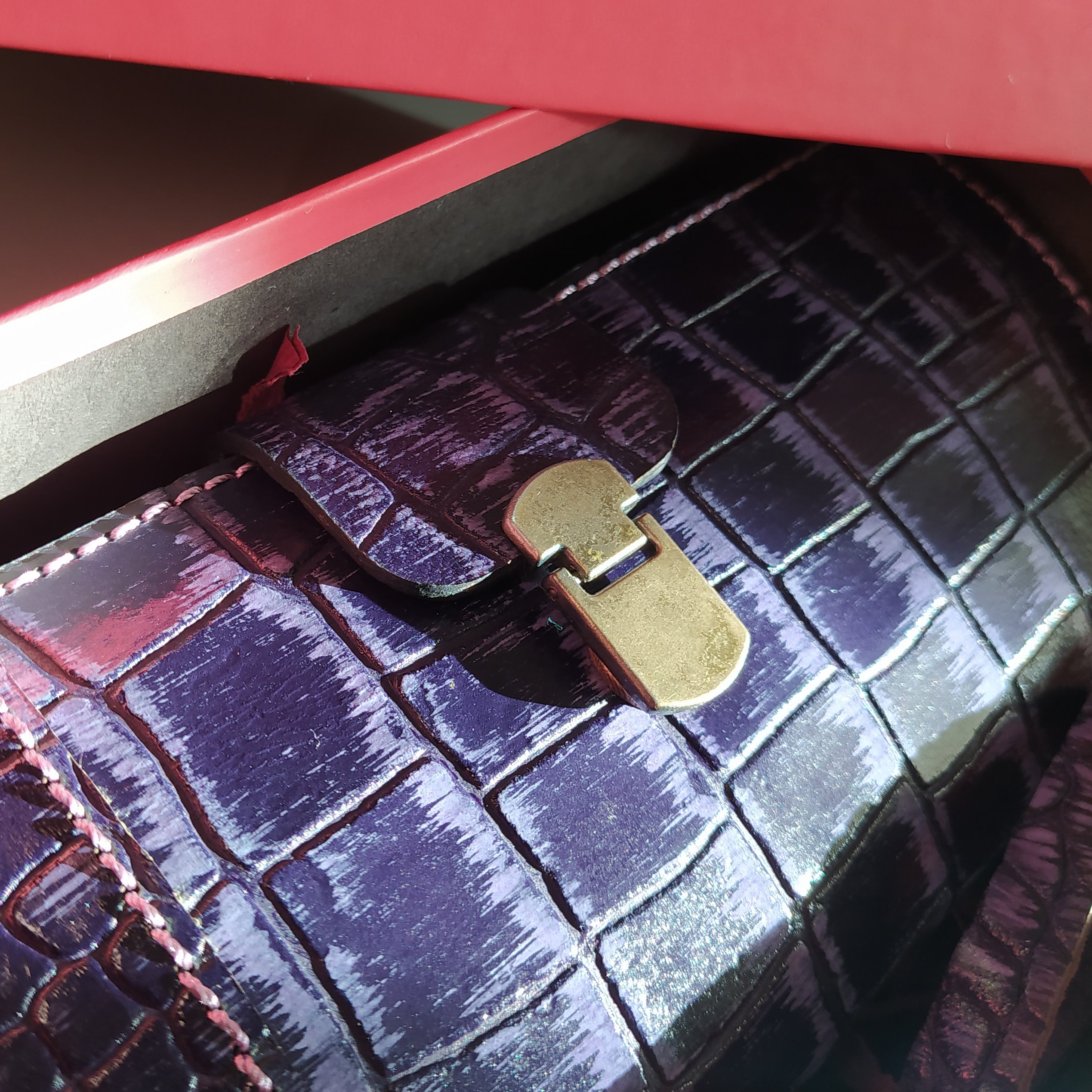 کیف پول دولت چرم طبیعی دستدوز با چرم برجسته طرح دار