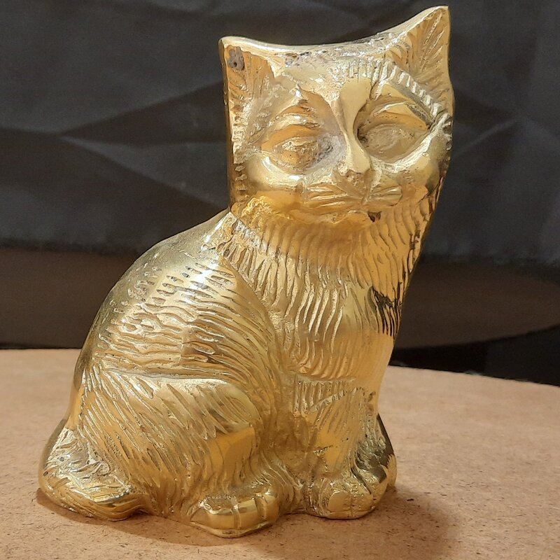 مجسمه برنزی گربه نشسته