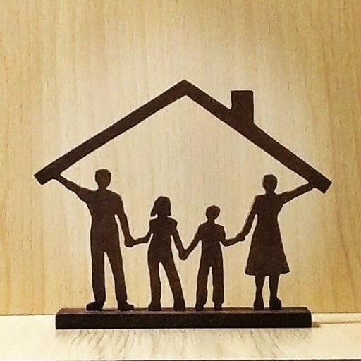 مجسمه چوبی خانواده 4 نفره دست ساز با اره موئی