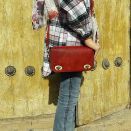 کیف دوشی زنانه دو قفل پیچکی تولید شده با چرم بز چرم بیکران 