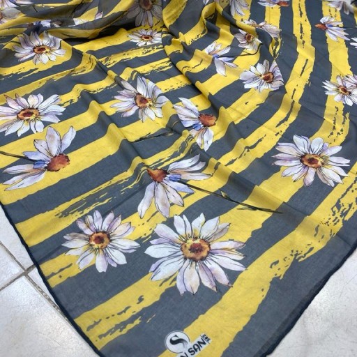 روسری با طرح تابستونی قواره 140 گل مینا
سفید و زرد و طوسی