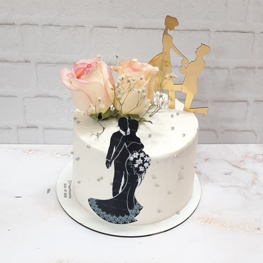 کیک خامه ای سالگرد ازدواج تزیین گل طبیعی