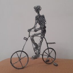 مجسمه دکوری مرد دوچرخه سوار امیر قربعلی بایسیکل ران