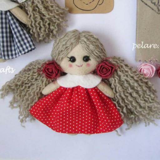 عروسک کوچک دخترک موفرفری