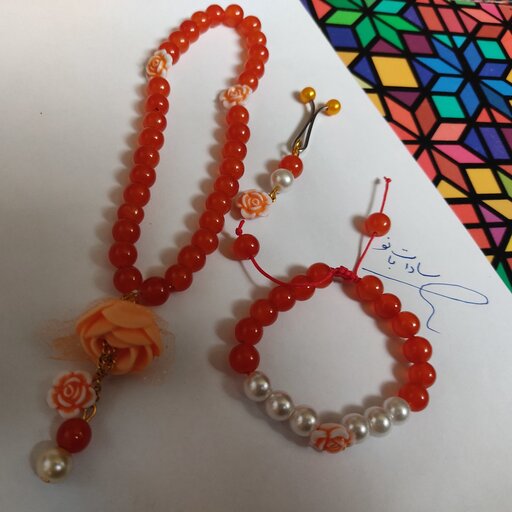 ست تسبیح و دستبند و گیره روسری طرح شکوفه رنگ نارنجی