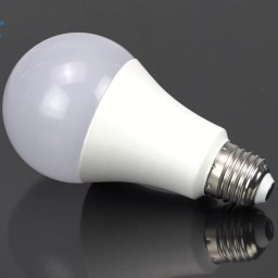 لامپ 10 وات ال ای دی حبابی مهتابی فوق کم مصرف ( سفید ) A60