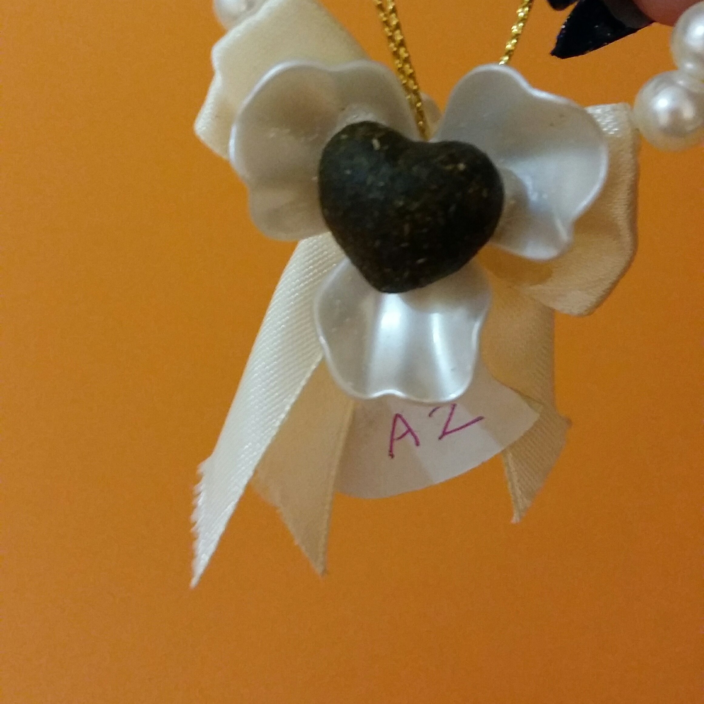 گیفت حنا طرح قلب کارشده روی کریستال صدفی جهت هدیه به دوستان وآشنایان در جشن شادی