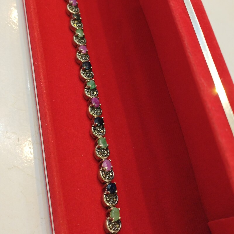 دستبند  نقره زنانه عیار 925 مدل سیاه قلم سنگ زمرد و یاقوت    کد 12