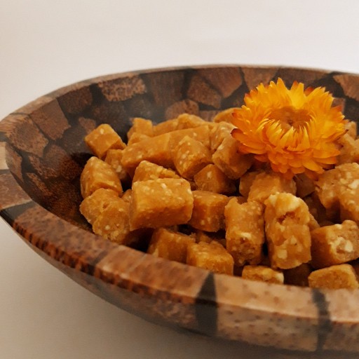 حبه‌ای(کیوبی) زردآلو(200گرمی)
بدون نمک، شکر و افزودنی
میان وعده ای سالم و مقوی با قیمت مناسب
بهترین جایگزین قند و شکر