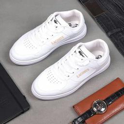 کفش اسپرت مردانه لاگوست سفید ( استعلام موجودی و سایز قبل از سفارش گرفته شود )