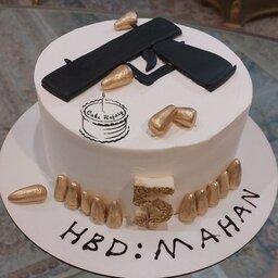 کیک پسرانه پلیسی، کیوک تفنگ و فشنگ