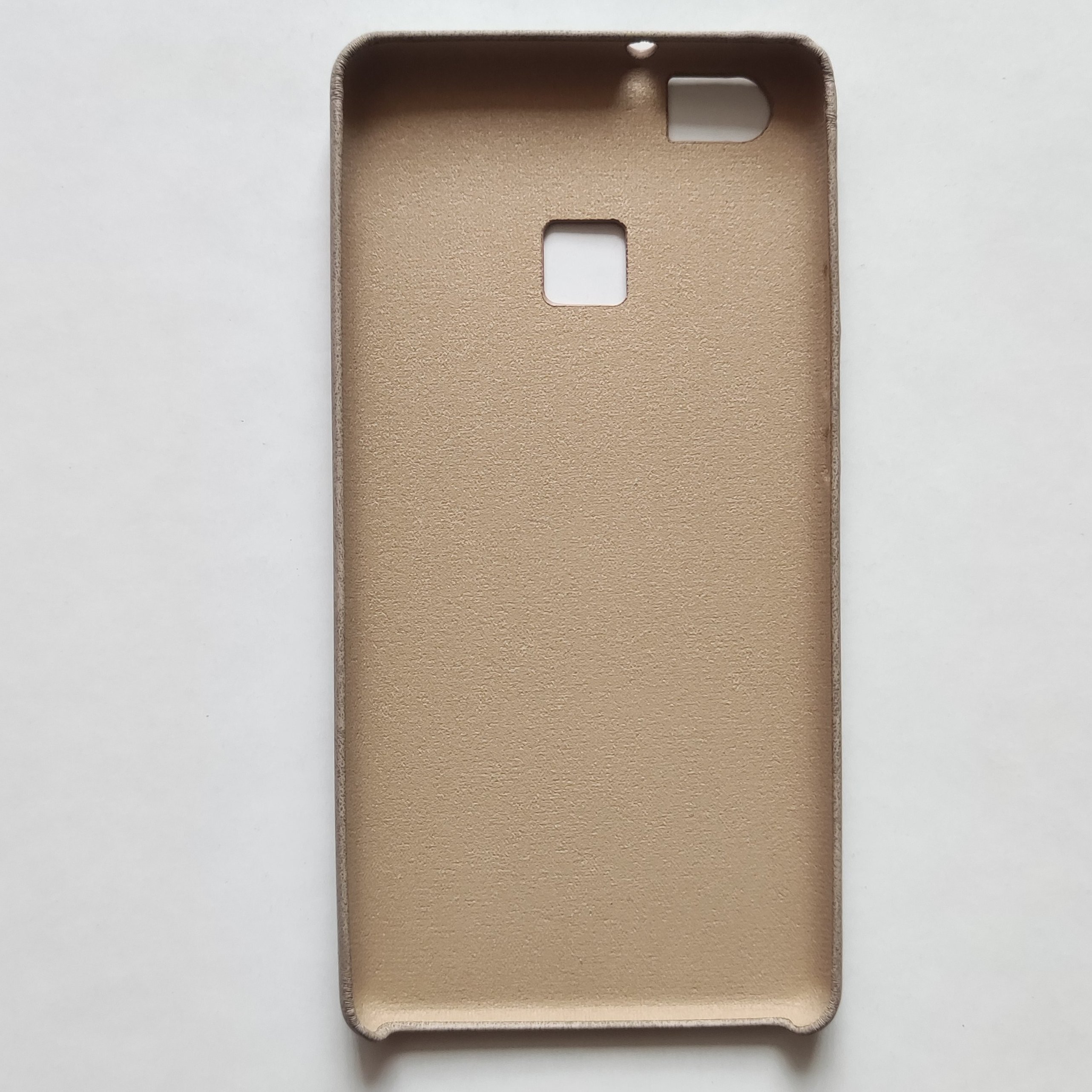 قاب طرح چرم محکم کرم رنگ یه تیکه گوشی P9 lite