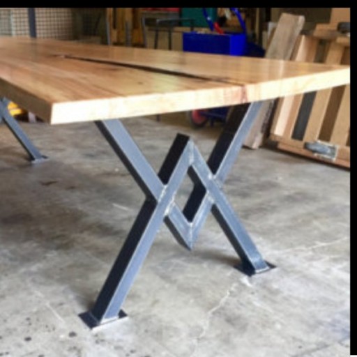میز چوبی مدرن پایه فلزی از جنس مرغوب .بالاترین کیفیت