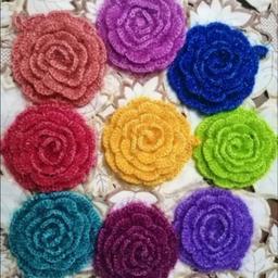 اسکاج گل رز از محصولات بافتکده حلما بانو دارای رنگبندی قابل سفارش به تعداد زیاد